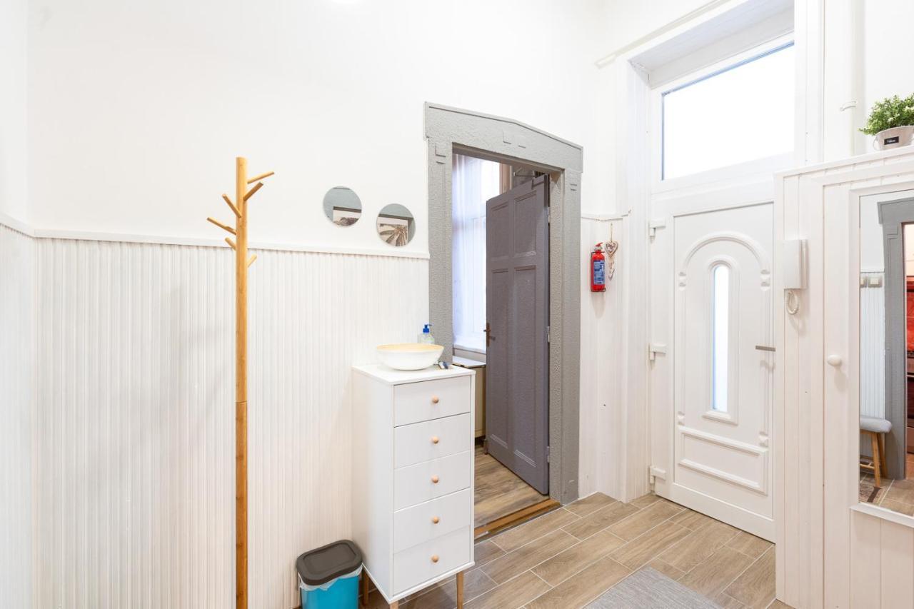 Stylish Modern Apartment Next To New York Cafe Budapest Esterno foto