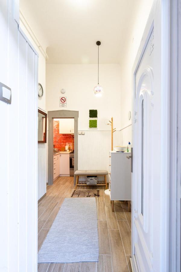Stylish Modern Apartment Next To New York Cafe Budapest Esterno foto
