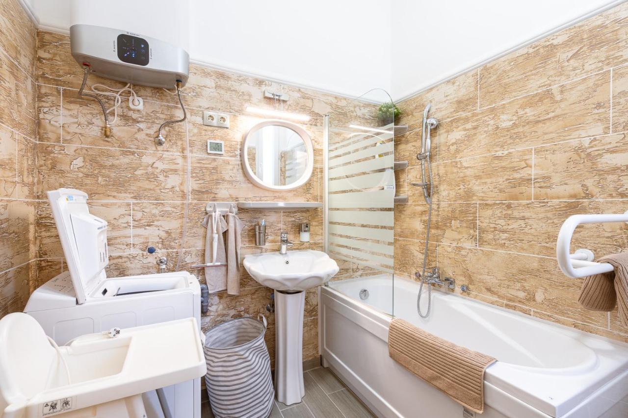 Stylish Modern Apartment Next To New York Cafe Budapest Esterno foto